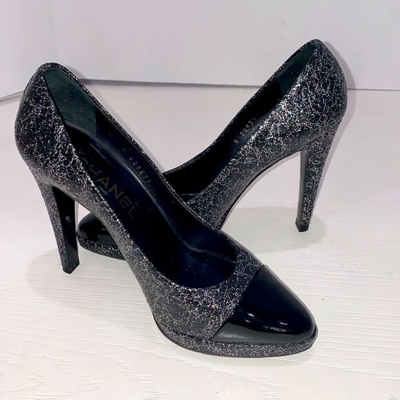 Chanel Escarpins Black & Silver Textured Leather Cap Toe CC Logo Pumps MSRP $895 - Picture 17 of 17